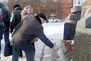 Владимирские коммунисты с топором пришли к Ленину