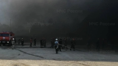 Под Владимиром мощный пожар охватил склад