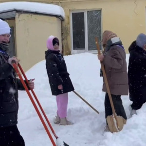 В Муроме школьников отправили чистить снег у детского сада