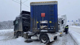 На М-7 в Петушинском районе столкнулись два большегруза и легковушка