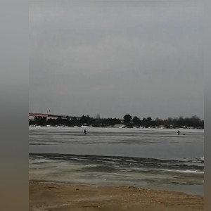 В Муроме на Оке вместе с рыбаками тронулся лед