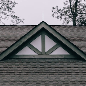 Во Владимирской области жильцов многоэтажки оставили без ремонта крыши