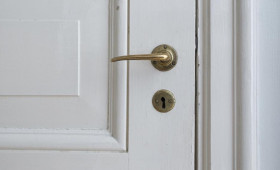 В Коврове женщина с подозрением на инсульт оказалась взаперти в квартире