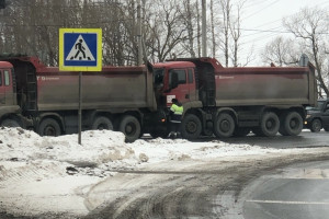 Во Владимире у «Глобуса» столкнулись два самосвала