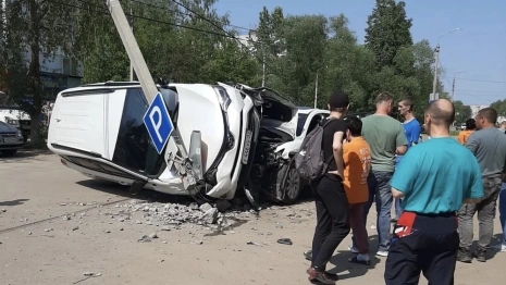 В Гусь-Хрустальном после тройного ДТП перевернулась машина