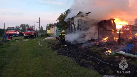 Во Владимирской области сгорел жилой дом с баней и гаражом