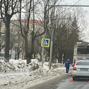 Очевидцы: у Центрального парка во Владимире насмерть сбили человека