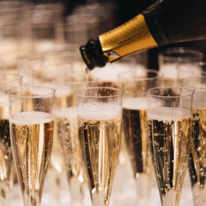 Во Владимире щедрая женщина попала под следствие после угощения алкоголем гостей ресторана