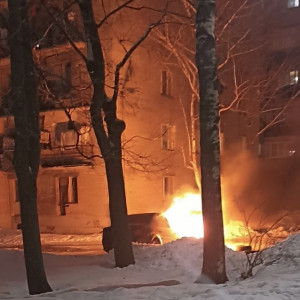 Во Владимире загорелась иномарка