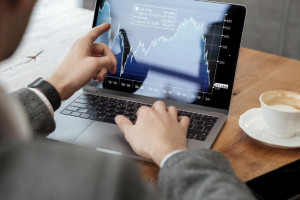 Из-за событий на Ближнем Востоке инвесторы усилили защиту портфелей