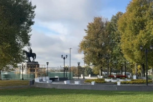 Во Владимире с памятника князю Владимиру убрали старые гранитные плиты