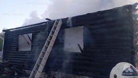 В поселке под Ковровом мощный пожар охватил частный дом