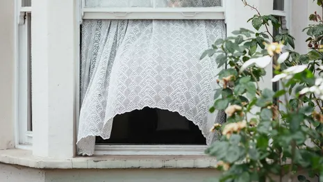 Во Владимире 46-летний мужчина выпал из окна 3-го этажа