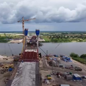 Во Владимирской области на М-12 построили половину каркаса моста через Оку 