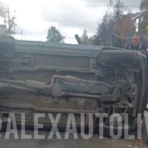 Толпа мужчин перевернула внедорожник после ДТП во Владимирской области