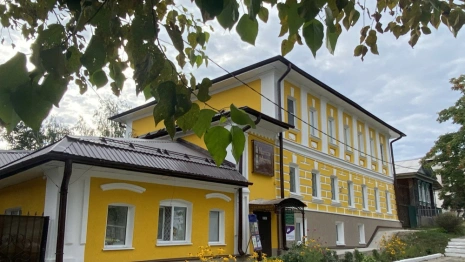 Мстерский музей покрасили в бело-желтые цвета