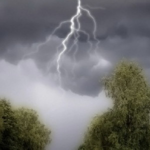 На Владимирскую область 30 мая надвигаются гроза и ураган