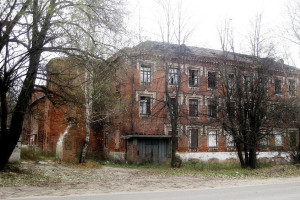 В Гусь-Хрустальном зда­ние старых казарм выставят на торги за рубль