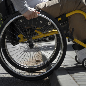 «Денег нет». Во Владимире инвалиду отказали в бесплатной выдаче катетеров