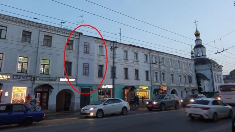 Во Владимире памятник культурного наследия «отремонтировали» баннером
