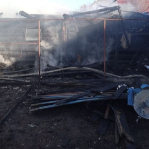 При пожаре на участке в Селивановском районе спасли 8 человек