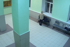 Во Владимирской области 24-летняя девушка обокрала спящего на вокзале пассажира