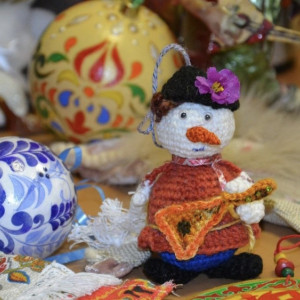 Жители Владимира создали более 100 украшений для межнациональной елки