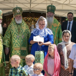 Семью с 8 детьми из Владимирской области наградили Патриаршим знаком материнства