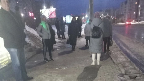 Во Владимире пассажиры застряли на остановках в ожидании автобусов