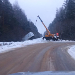 Под Александровом пятитонник улетел в кювет
