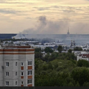 Два деревянных дома загорелись в центре Владимира