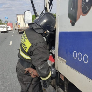 Во Владимирской области водителя грузовика зажало в кабине после ДТП