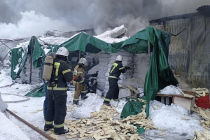 Во Владимирской области на швейной фабрике произошел пожар площадью 1,3 тысячи квадратов