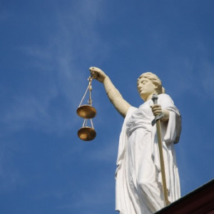 Во Владимирской области экс-начальника оперотдела колонии будут судить за взятки