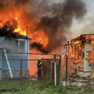 В деревне Хреново под Собинкой загорелись два частных дома