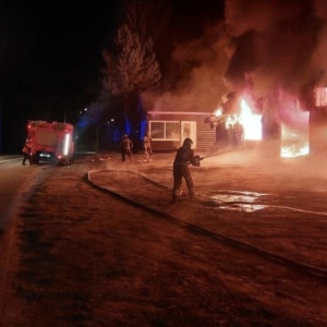 В Карабаново ночью загорелся автосервис