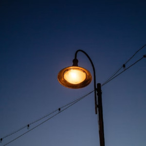 Во Владимире прогулявшиеся по темноте коммунальщики заменили фонари