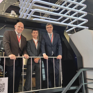 Александр Карелин оценил муромский кемпбот на ПМЭФ-2024