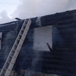 В поселке под Ковровом мощный пожар охватил частный дом