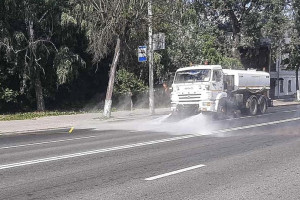 Во Владимире из-за жары начали поливать центральные улицы