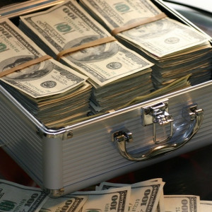 Офицер-миллиардер и сенатор-преступник. У кого в России отбирали многомиллионное имущество