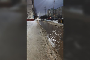 Одна из улиц во Владимире превратилась в грязную реку