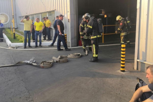 В Гусь-Хрустальном из-за крупного пожара с предприятия эвакуировали 30 человек