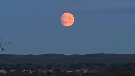 Огромная огненная Луна взошла над Владимиром
