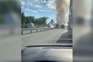 Трасса во Владимирской области встала в мертвой пробке из-за сгоревшей фуры