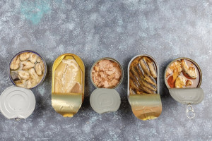 В Сети разлетелись слухи о консервах с личинками червей владимирского производства