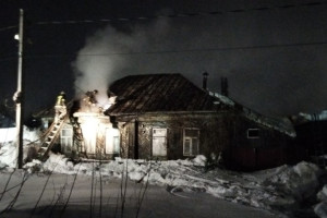 В деревне под Муромом мощный пожар охватил частный жилой дом