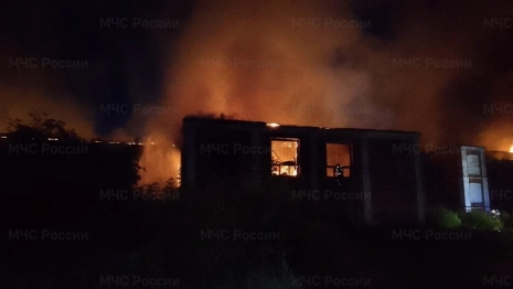 В Собинке сгорела заброшенная фабрика