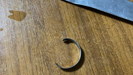 В Коврове спасателям пришлось разрезать кольцо с застрявшим в нем пальцем