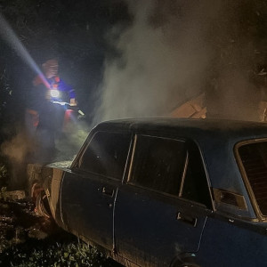 Во владимирском микрорайоне Лесной загорелась «семерка»